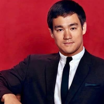 Bruce Lee - Career, Bio, Death, Age, Net Worth, Height, Facts