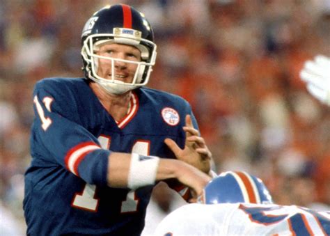 Top 10 Quarterbacks Not in the Pro Football Hall of Fame - HowTheyPlay