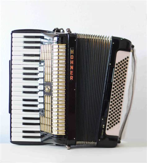 Old Vintage Gallery: Vintage Accordions "Hohner - Verdi III N" Germany Circa 1930