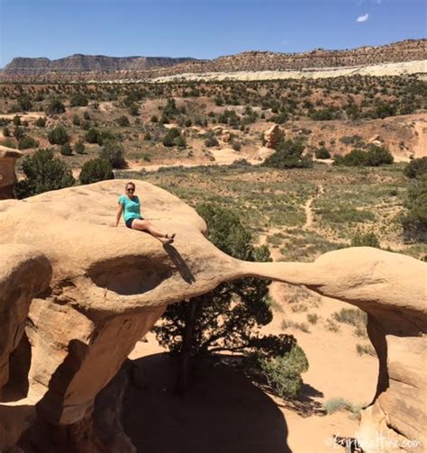 Devil's Garden, Metate Arch - Girl on a Hike