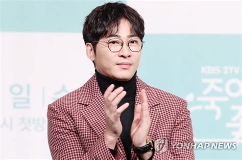 Kang Ji Hwan arrested for sexual assault of two staff members