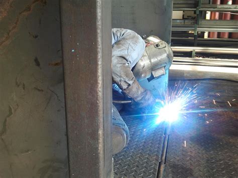 File:Welding Steel Plate.JPG - Wikimedia Commons