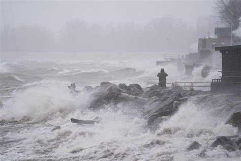 Wind and snow whip through Western New York as winter storm begins