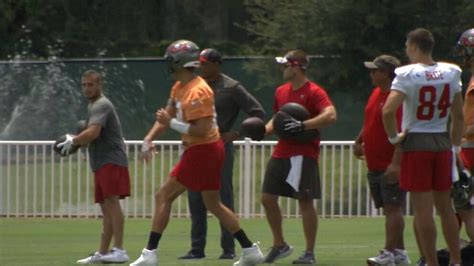 Video Tom Brady returns to training with Tampa Bay Buccaneers - ABC News