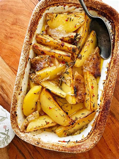 Easy Lemon Garlic Roasted Greek Potatoes Recipe - Oh, That's Good