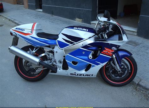 1996 Suzuki GSX-R 750 - Moto.ZombDrive.COM