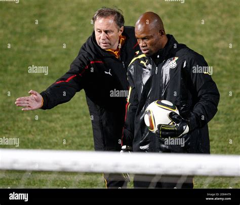 Ghana goalkeeper coach hi-res stock photography and images - Alamy