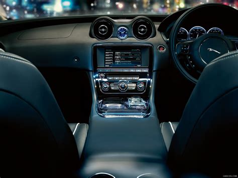 Jaguar XJ | 2010MY | Interior, Dashboard