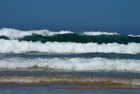 File:Waves July 2009-1.jpg - Wikimedia Commons