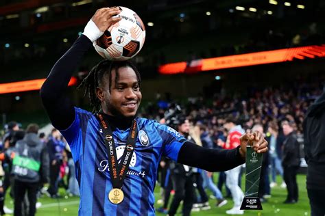 L'Atalanta fixe le prix d'Adémola Lookman