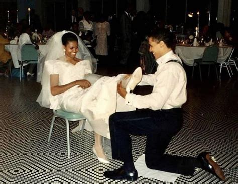 Michelle and Barack Obama on their wedding day, October 1992 : pics