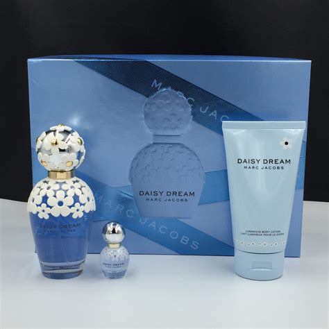 Marc Jacobs Daisy Dream Gift Set 100ml Edt Spray + Two Products