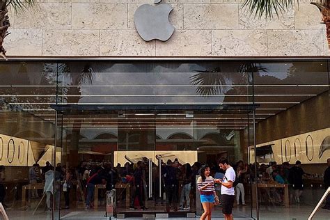 Apple's New Lincoln Road Store Is Three Times Larger - Racked Miami