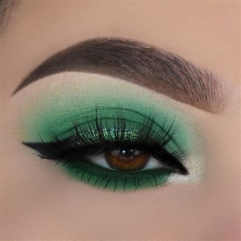 🍃🍃Green🍃🍃 ________________________ | Eye makeup pictures, Party eye makeup, Silver eye makeup