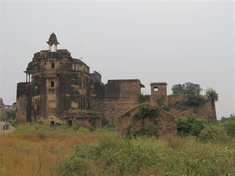 The Dilettante Photographer: Ruined palaces, Gwalior fort