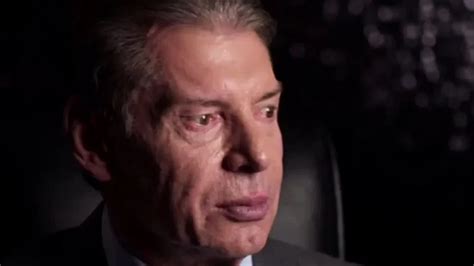 Quem é o cara da WWE chorando no TikTok? Viral de Vince McMahon ...