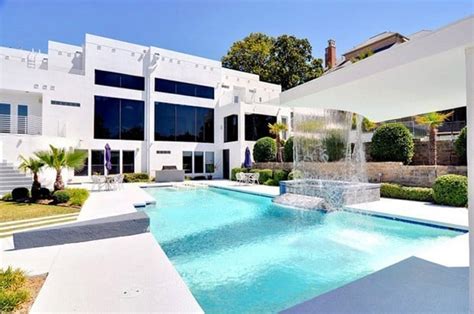 Luxurious Waterfall Mansion in Dallas, Texas for sale