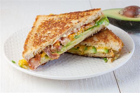 Grilled avocado sandwich - ohmydish.com