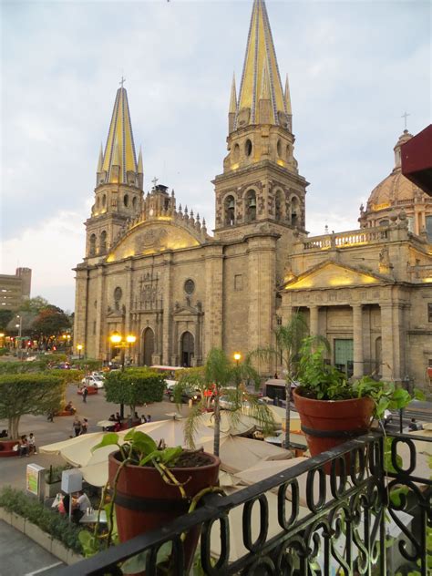 Catedral Guadalajara - Time.Travel.Trek.