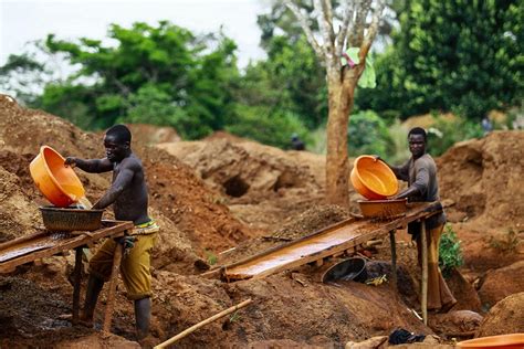 En Uganda corazón de áfrica, descubren el yacimiento de oro más ...