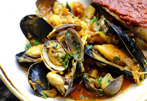 Harissa Clams and Mussels - saltys.com