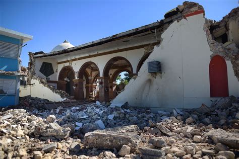 Experts predict dozens more earthquake aftershocks in Puerto Rico