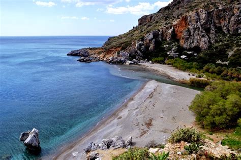 Nomadish: Hiking in gorgeous Preveli gorge