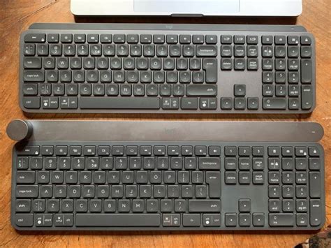 Logitech-mx-keys-vs-apple-magic-keyboard