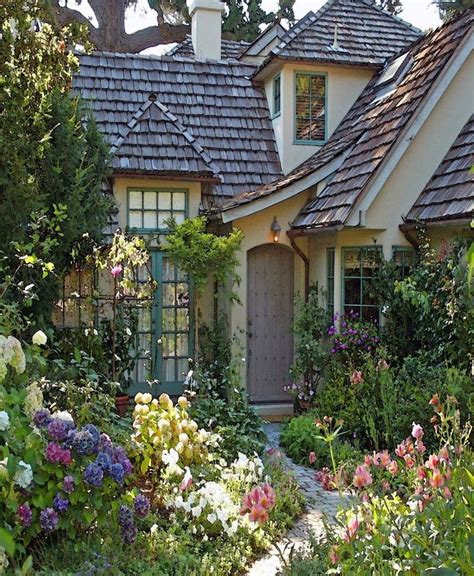 39 Cozy Country Garden to Make More Beauty for Your Own | Cottage garden design, English cottage ...