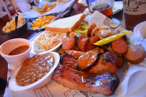 Sasaki Time: Restaurant Review: Dreamland BBQ (Montgomery, Alabama)