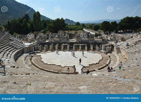 Amphitheater Of Coliseum In Rome, Italy. Majestic Coliseum Amphitheater ...