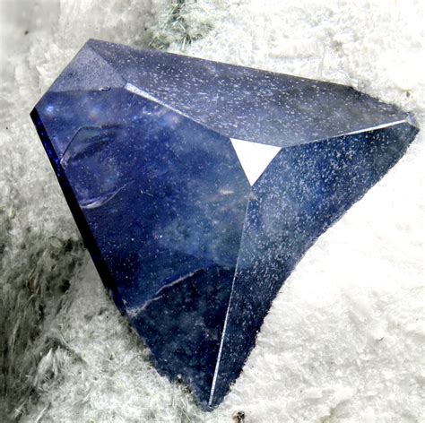 Benitoite - Encyclopedia