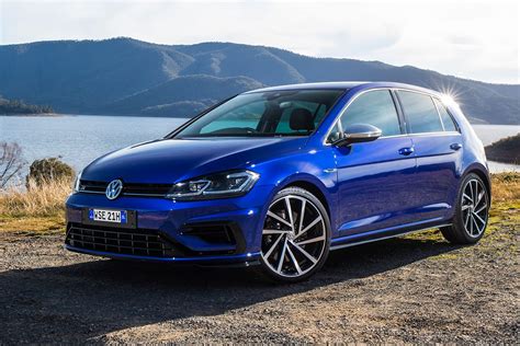 Volkswagen Golf R 2017 review | CarsGuide