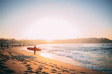 Top 5 Surfing beaches in Australia - museuly