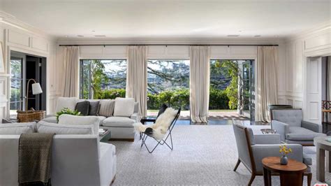 Inside Jodie Foster's $21 million Beverly Hills mansion | OverSixty