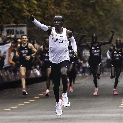 Eliud Kipchoge Marathon Pace : Eliud Kipchoge Talks Breaking The Two Hour Marathon Barrier Time