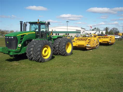 John Deere 530hp 9630 with 2-21 yard 2112E pull type scrapers | JD construction equipment ...