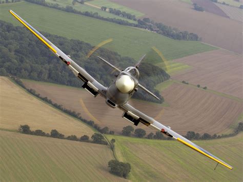 Air to air image of a Spitfire taken over RAF Coningsby. [4800 3600] | Aircraft, Air image ...