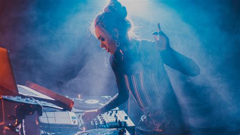7 Influential Female DJs of Electronic Music
