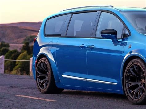 Chrysler Pacifica SRT Hellcat Rendered – FCA Needs To Build It - Motor ...