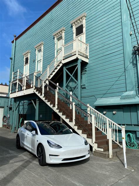 Victorian Inn / Redwood Suites | Ferndale, CA | EV Station