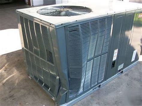 Heat pump / ac unit - goodman 5-ton model GPC1360H21AC