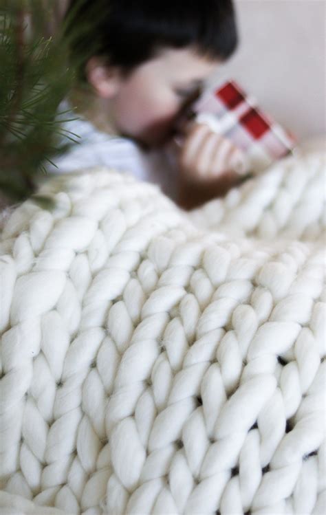 Chunky Knit Blanket DIY - Find out how to Chunky knit a Throw Blanket In 3 Easy Steps | Chunky ...