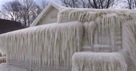 A House Near Lake Ontario Was Totally Encased In Ice