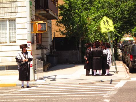 Hasidic Shtreimels Are Ruled By Trends And Tradition – The Forward