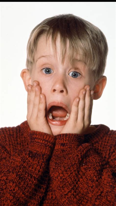 Macaulay Culkin in the movie 'Home Alone'. | Home alone, Macaulay ...