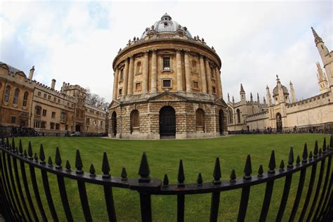 16 Things Only University of Oxford Students Will Understand, Because You Totally Miss Your Subfusc