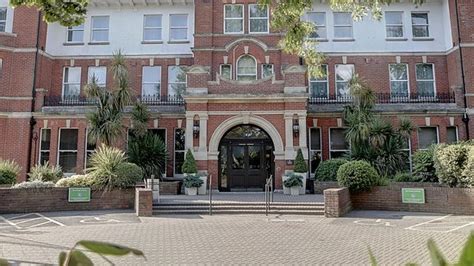 HOLIDAY INN FARNBOROUGH $99 ($̶1̶1̶2̶) - Updated 2019 Prices & Hotel Reviews - England - TripAdvisor