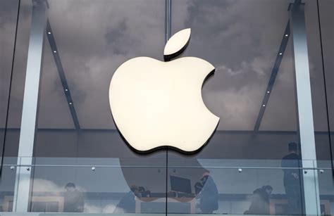 UK investors push Apple for AI transparency