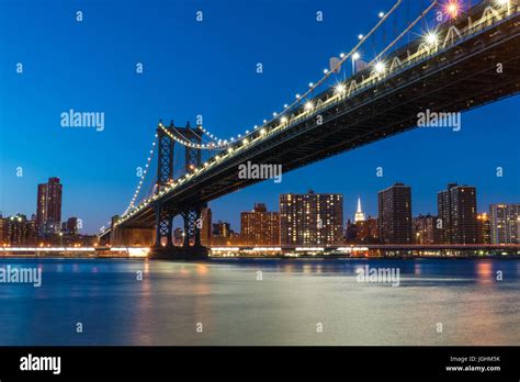 The Manhattan Bridge at night in New York from Brooklyn Stock Photo - Alamy